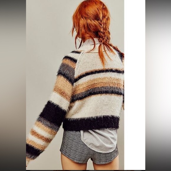 Free People Snowbird Cropped Sweater. Oversized - Picture 2 of 10